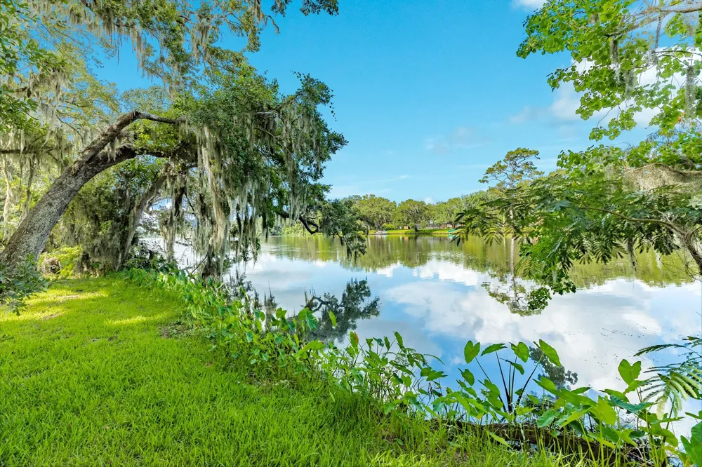 45 Lake Rd Road Lake Jackson, TX 77566