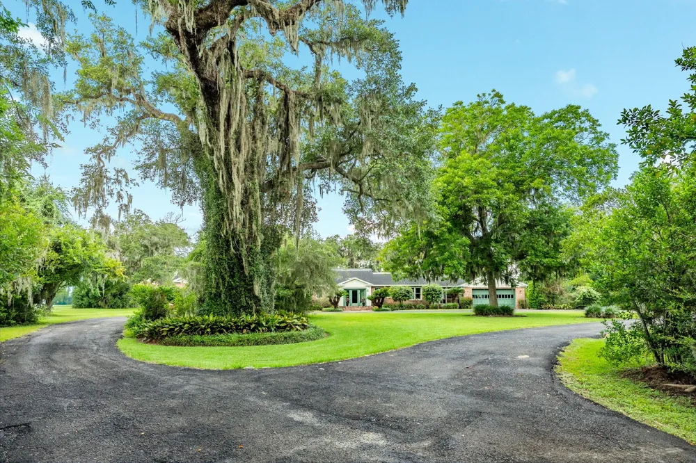 45 Lake Rd Road Lake Jackson, TX 77566