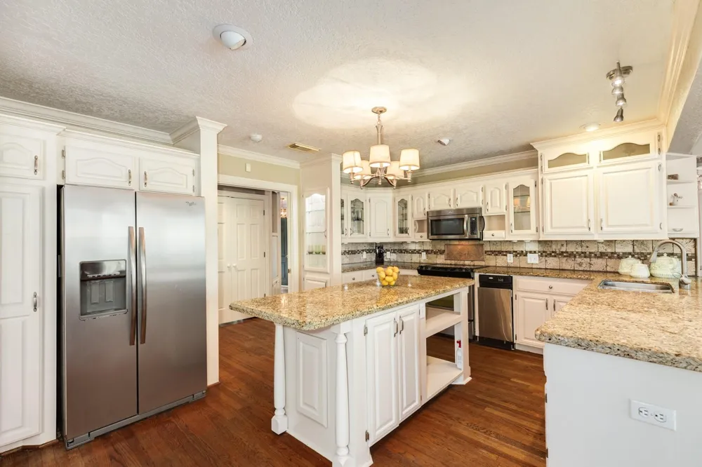 45 Lake Rd Road Lake Jackson, TX 77566