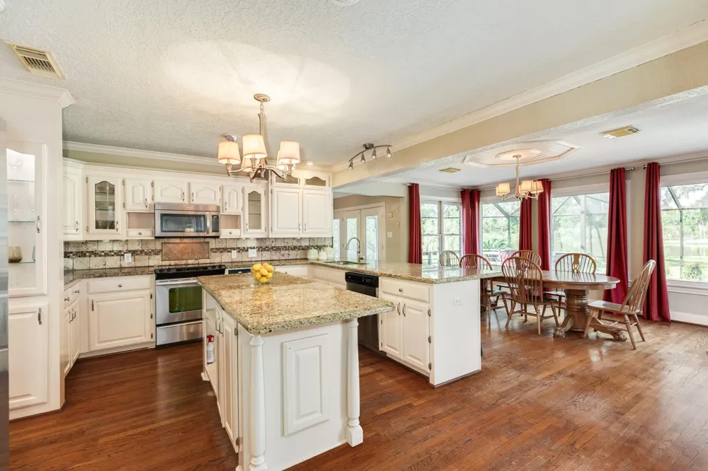 45 Lake Rd Road Lake Jackson, TX 77566
