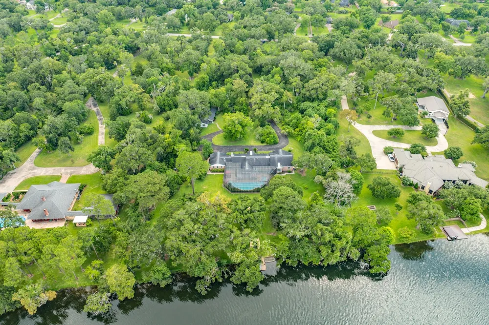 45 Lake Rd Road Lake Jackson, TX 77566