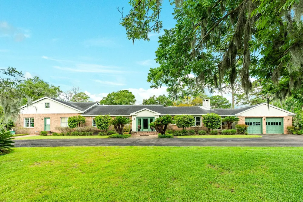 45 Lake Rd Road Lake Jackson, TX 77566