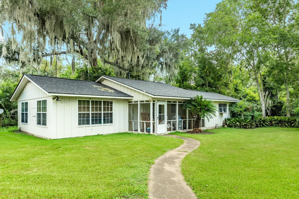 45 Lake Rd Road Lake Jackson, TX 77566