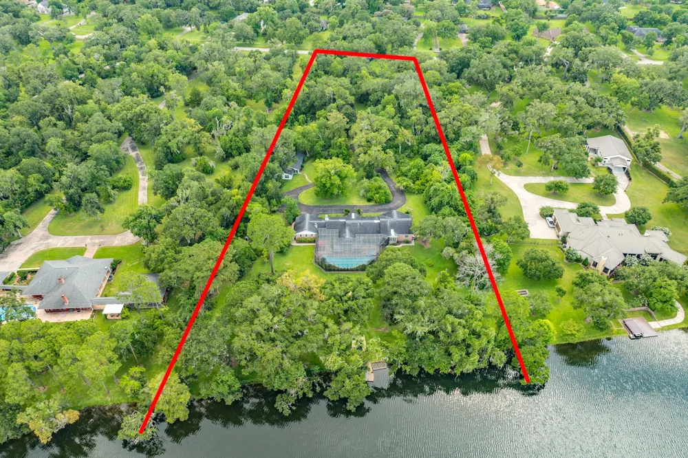 45 Lake Rd Road Lake Jackson, TX 77566