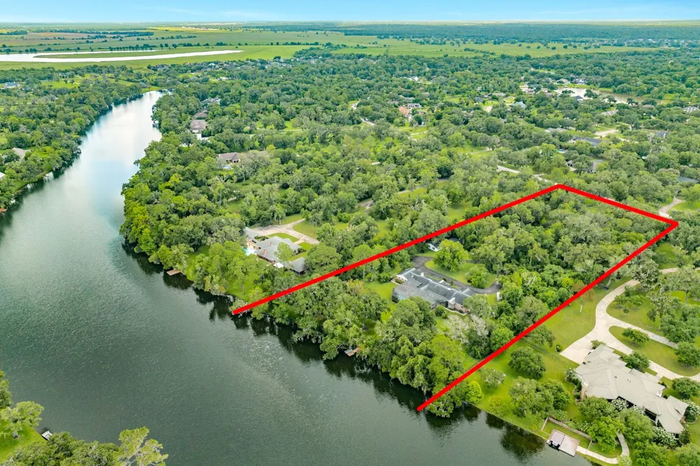 45 Lake Rd Road Lake Jackson, TX 77566