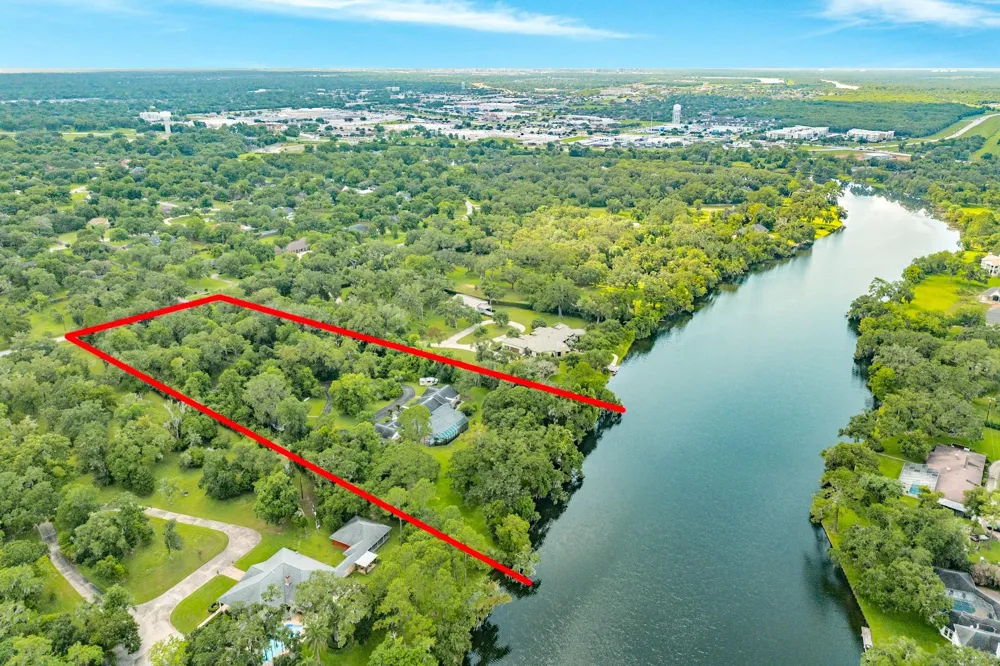 45 Lake Rd Road Lake Jackson, TX 77566