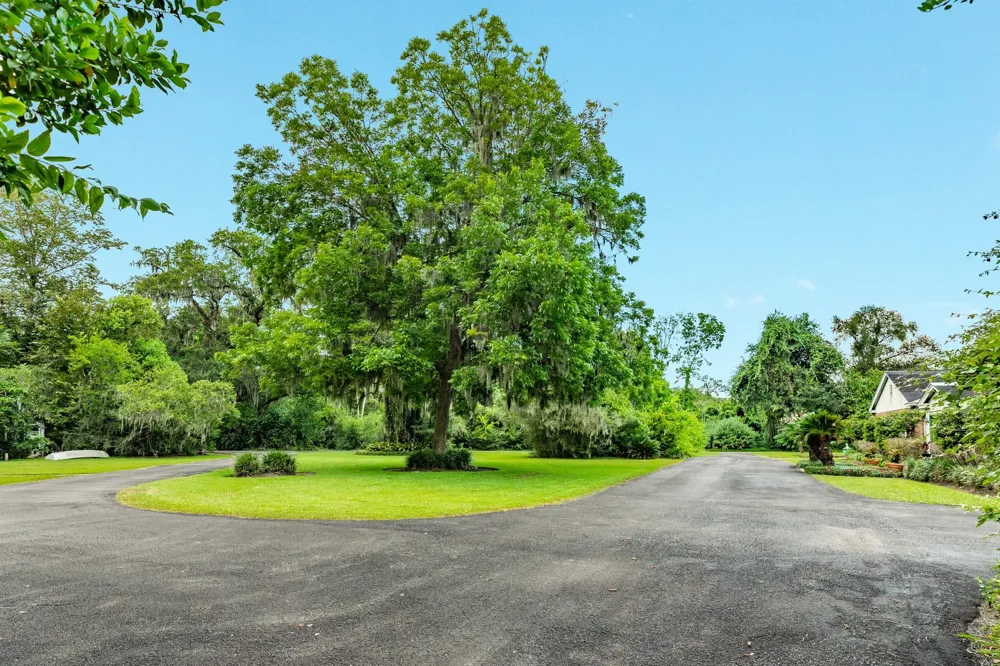 45 Lake Rd Road Lake Jackson, TX 77566