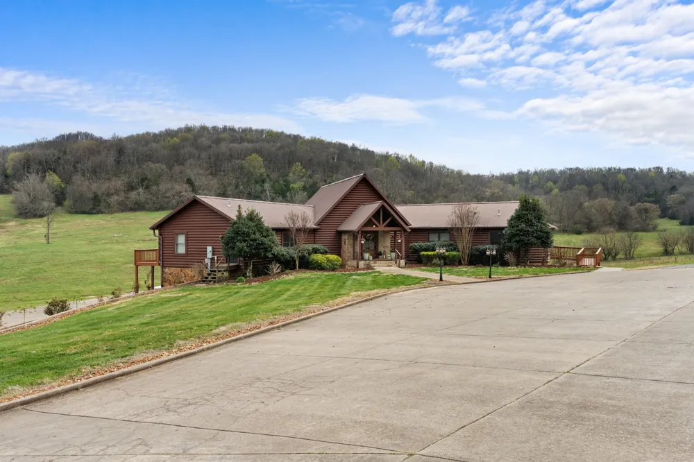 2063 Kennedy Creek Rd Auburntown, TN 37016