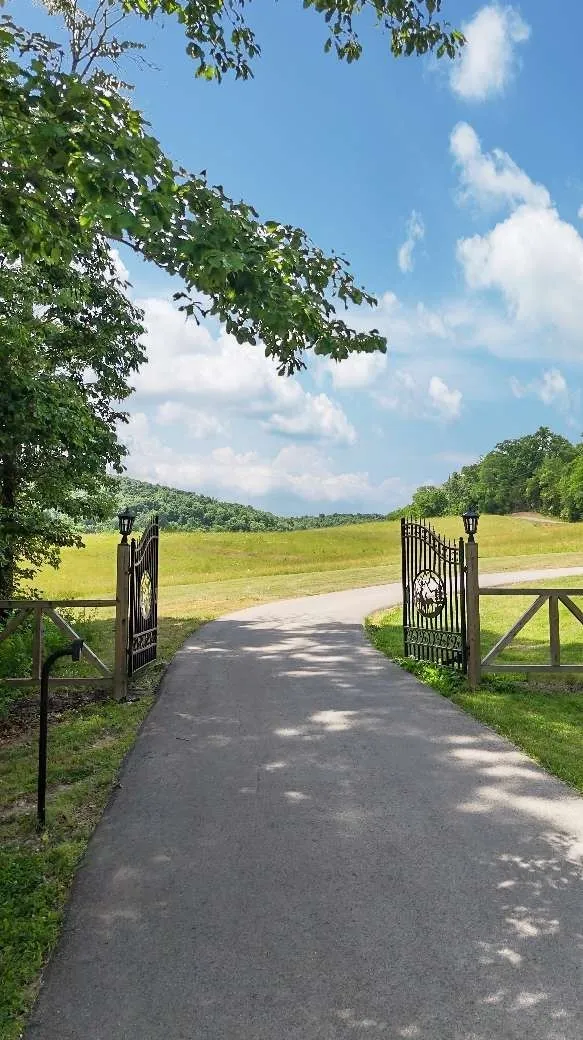 2063 Kennedy Creek Rd Auburntown, TN 37016