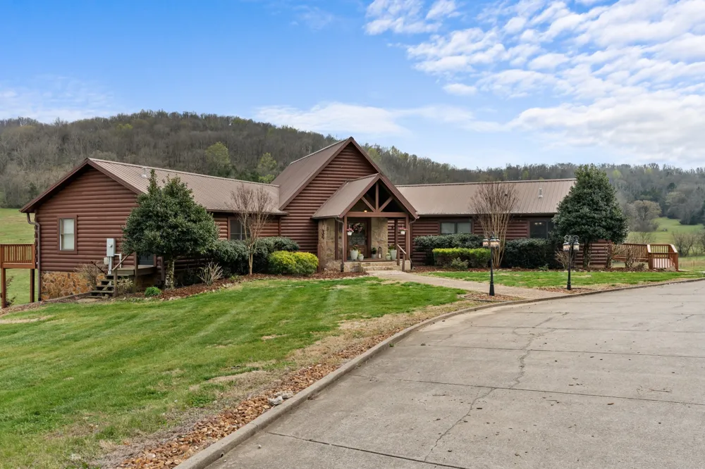 2063 Kennedy Creek Rd Auburntown, TN 37016