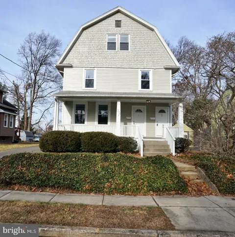 32 WOODLAND AVENUE #B