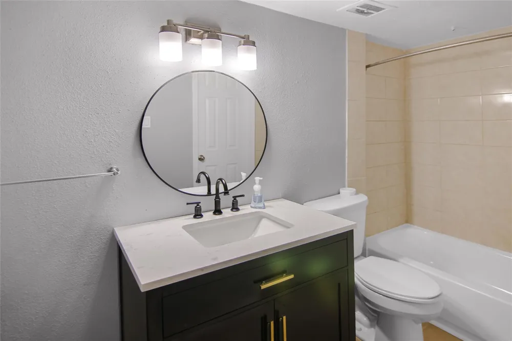 211 W F STREET #211 La Porte, TX 77571