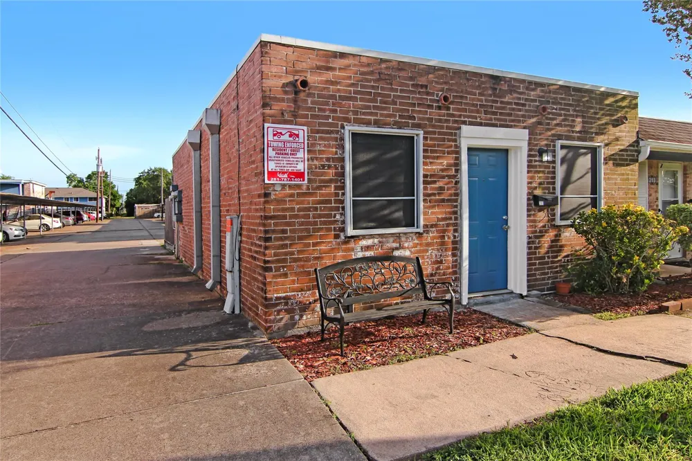 211 W F STREET #211 La Porte, TX 77571