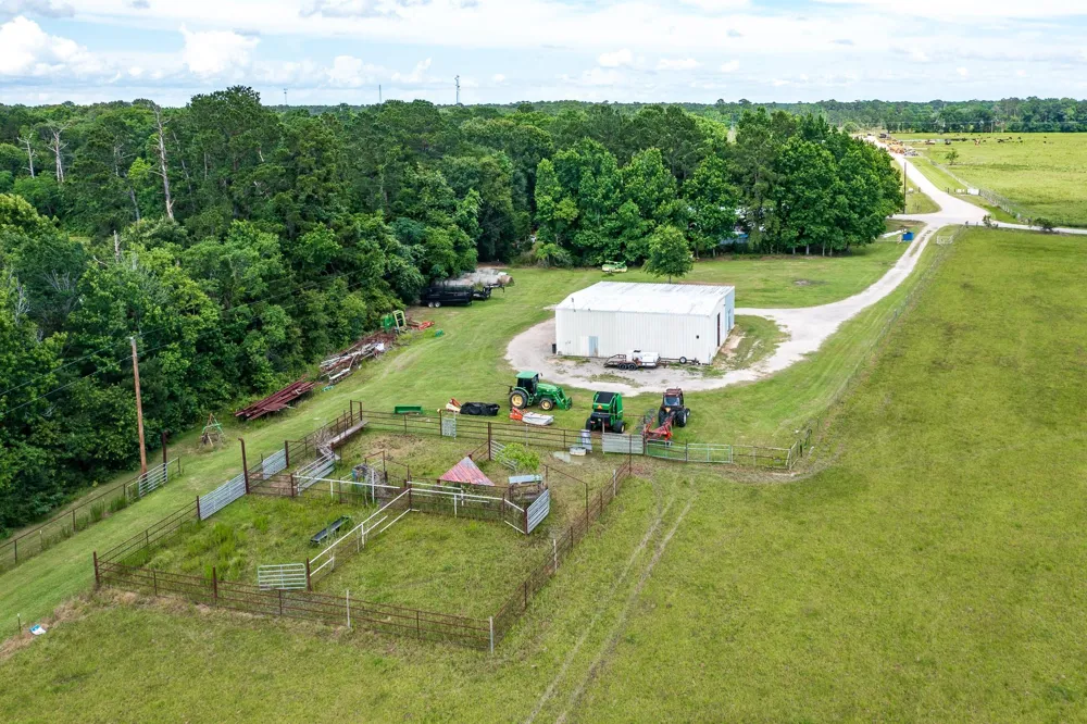 126 County Road 3011 Dayton, TX 77535