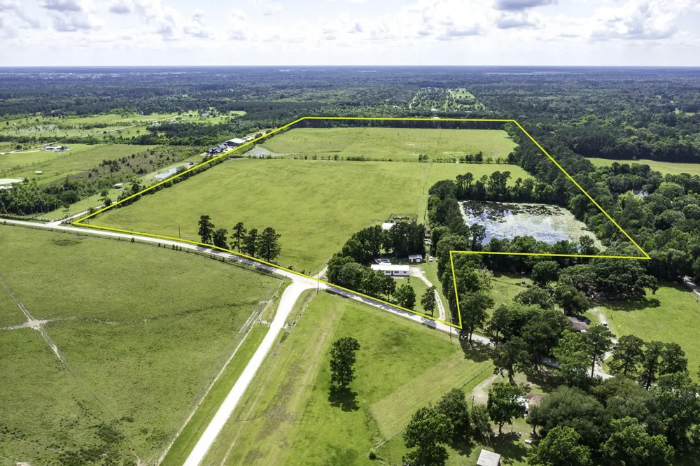 126 County Road 3011 Dayton, TX 77535