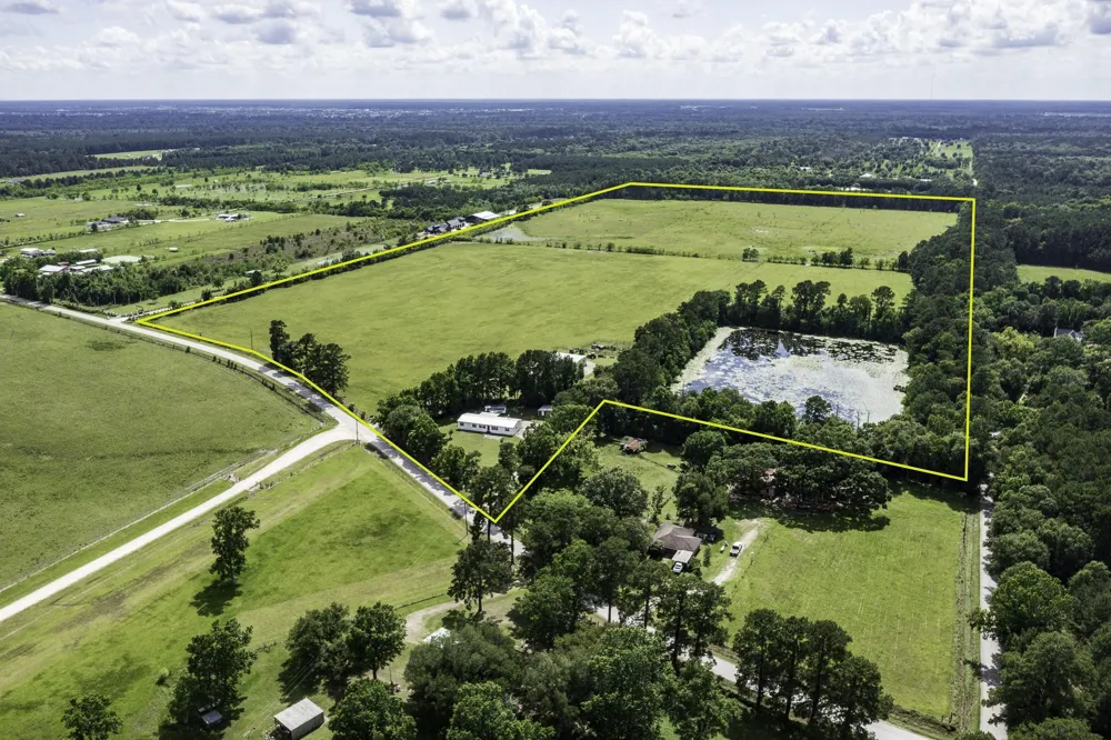 126 County Road 3011 Dayton, TX 77535