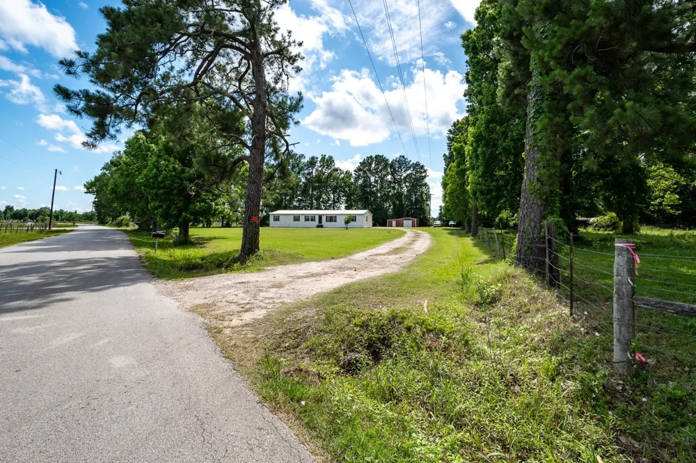 126 County Road 3011 Dayton, TX 77535