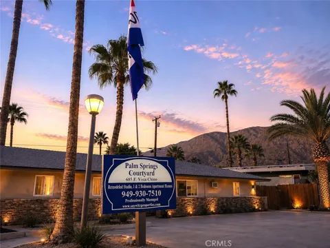 685 E Vista Chino #E