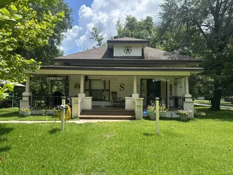 490 E Holley