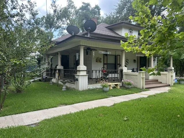 490 E Holley Alba, TX 75410