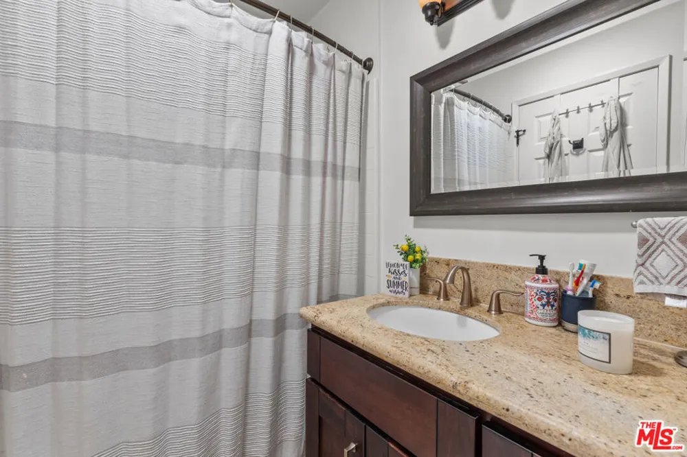 8701 Delgany Avenue #112 Playa del Rey, CA 90293