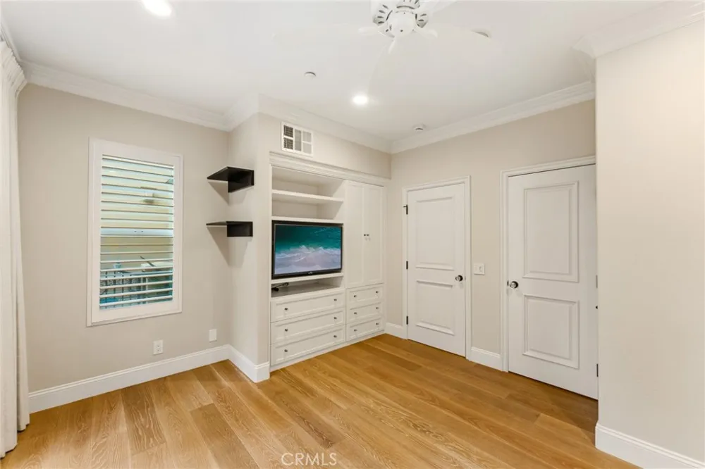 21261 Baeza Huntington Beach, CA 92648