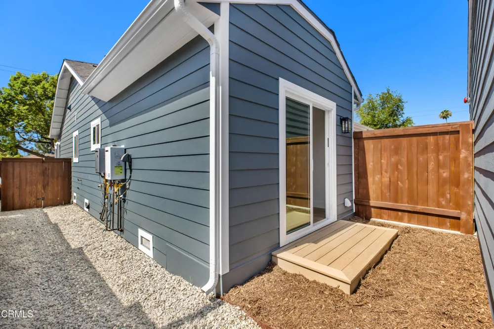 1533 E Topeka Street Pasadena, CA 91104