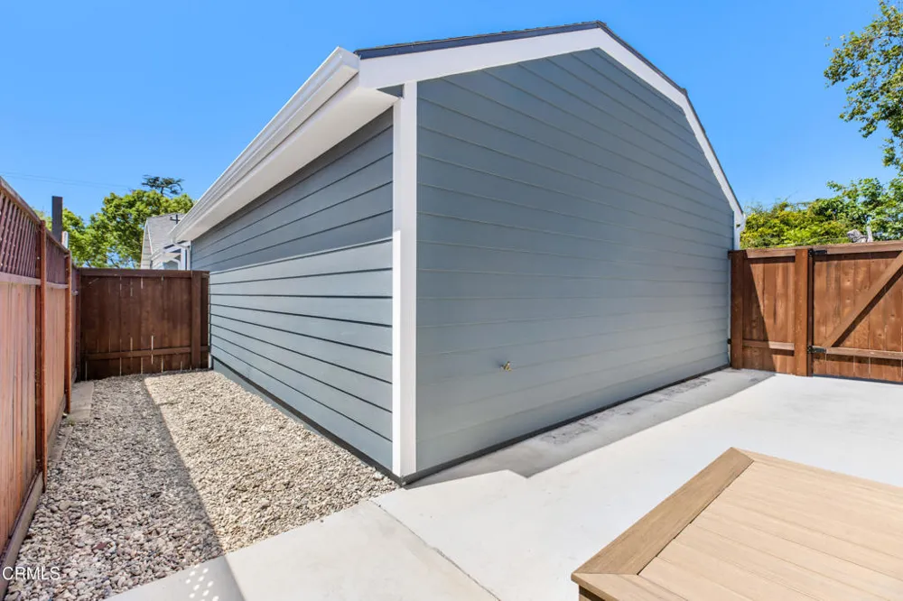 1533 E Topeka Street Pasadena, CA 91104