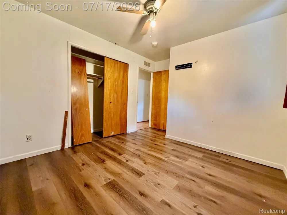 18341 Colgate Street Dearborn Heights City, MI 48125
