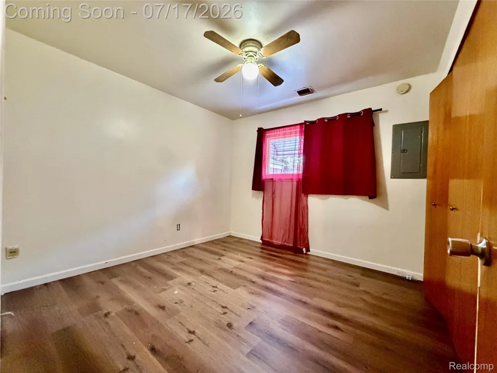 18341 Colgate Street Dearborn Heights City, MI 48125