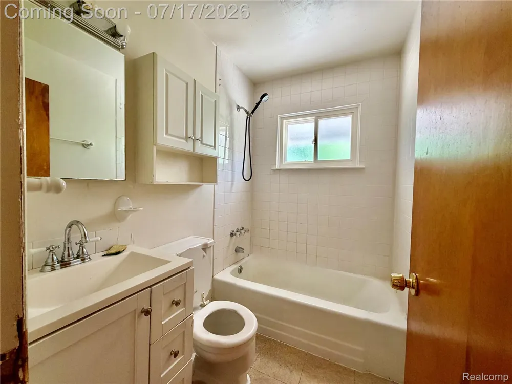 18341 Colgate Street Dearborn Heights City, MI 48125