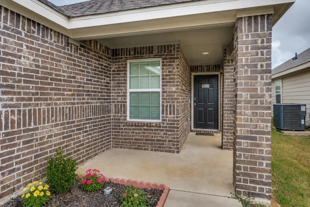421 Sussex Drive Everman, TX 76140