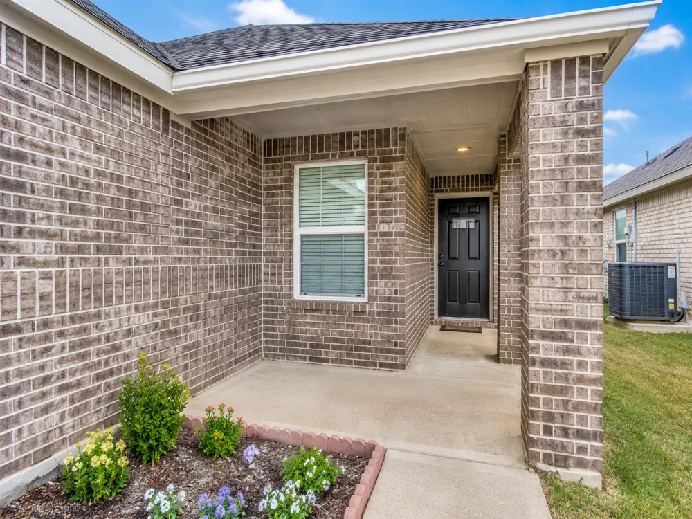 421 Sussex Drive Everman, TX 76140
