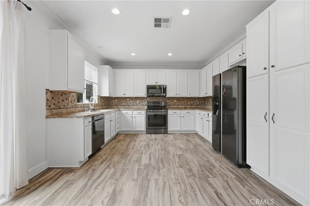 2180 Stonewood Mentone, CA 92359