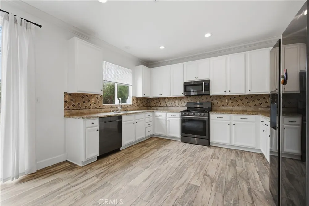 2180 Stonewood Mentone, CA 92359