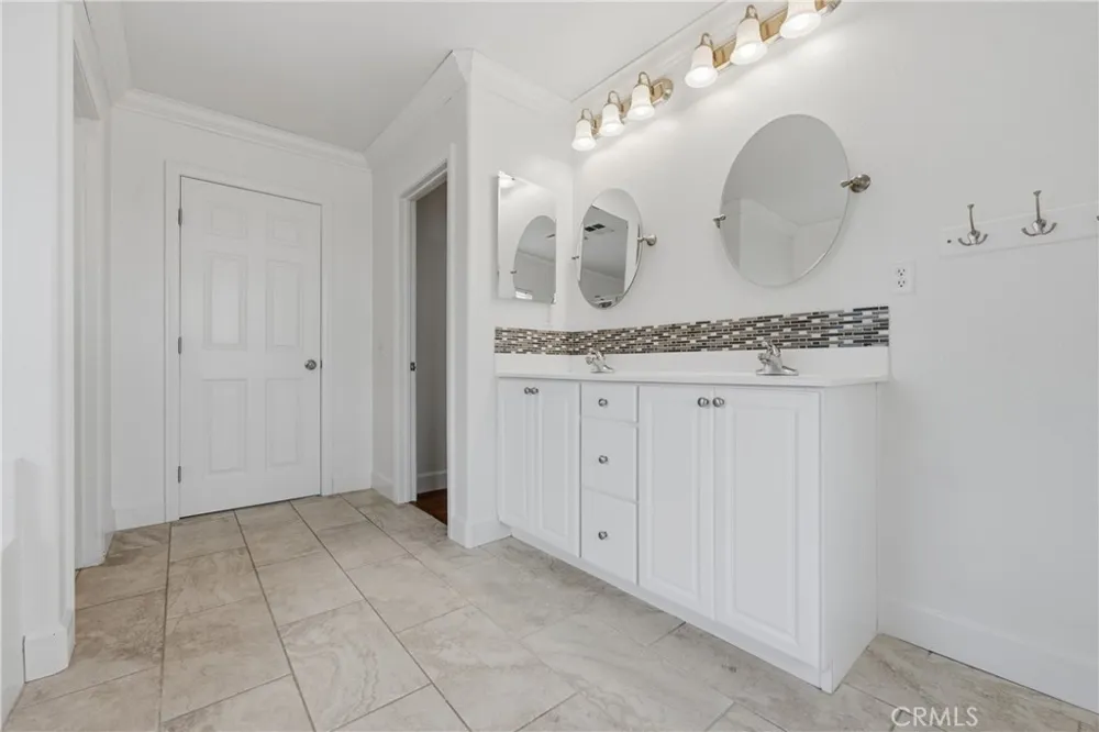 2180 Stonewood Mentone, CA 92359