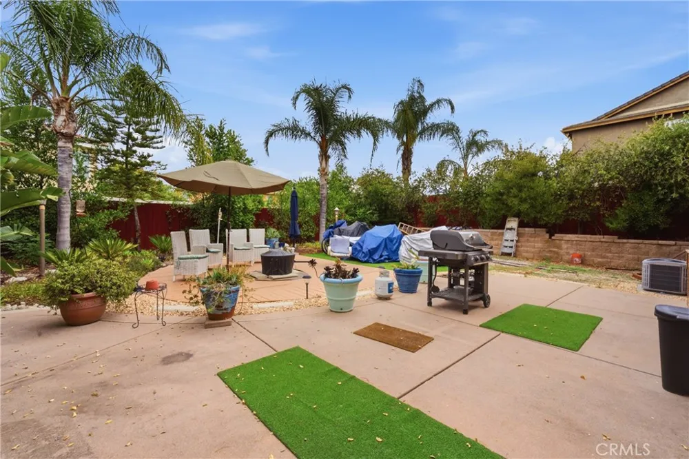 2180 Stonewood Mentone, CA 92359