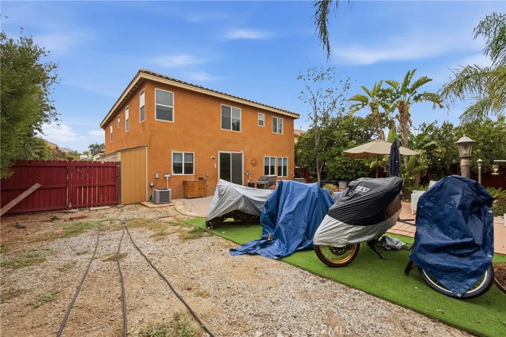 2180 Stonewood Mentone, CA 92359