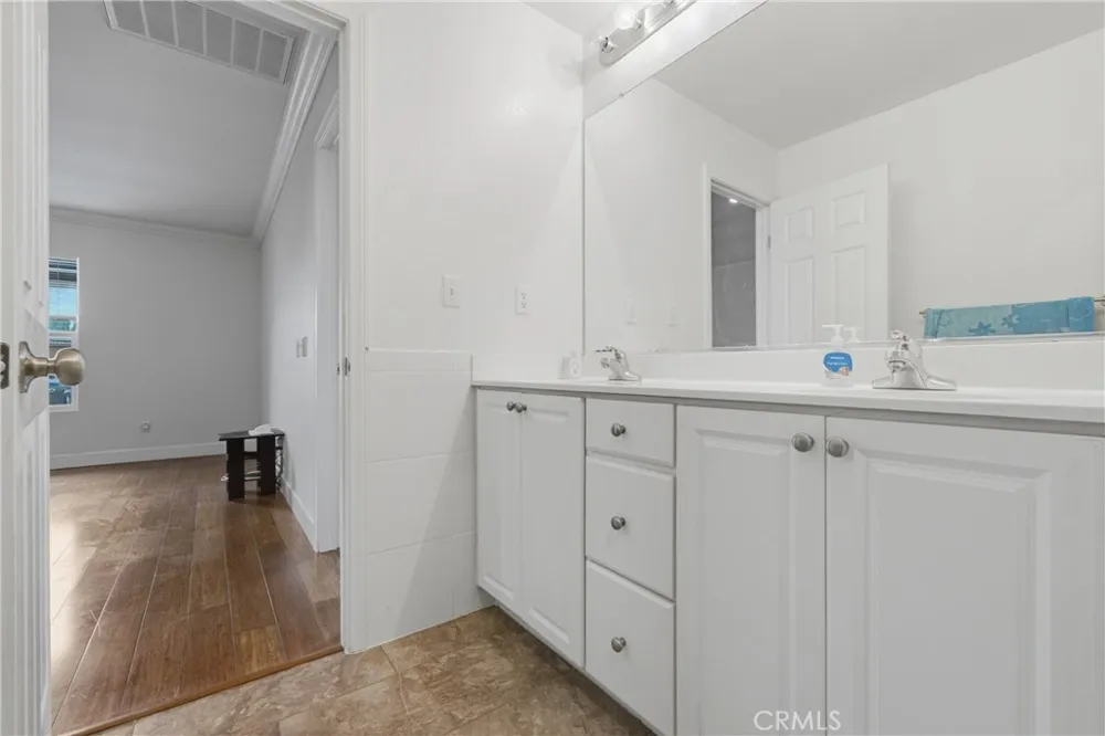 2180 Stonewood Mentone, CA 92359