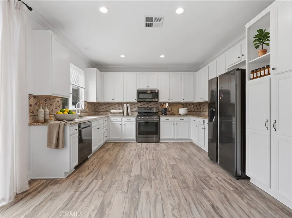 2180 Stonewood Mentone, CA 92359