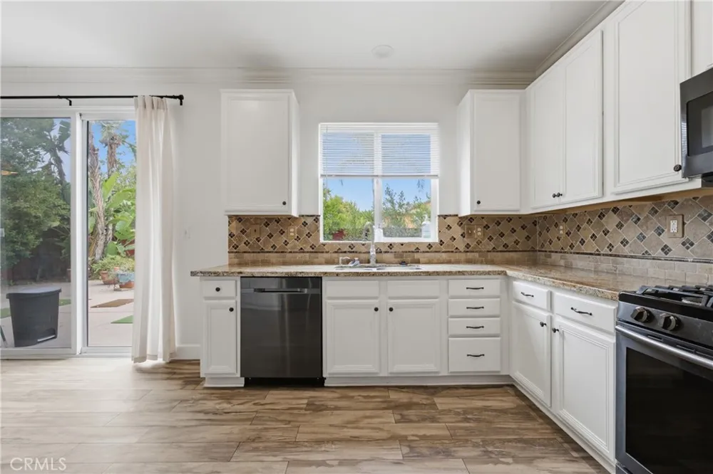 2180 Stonewood Mentone, CA 92359