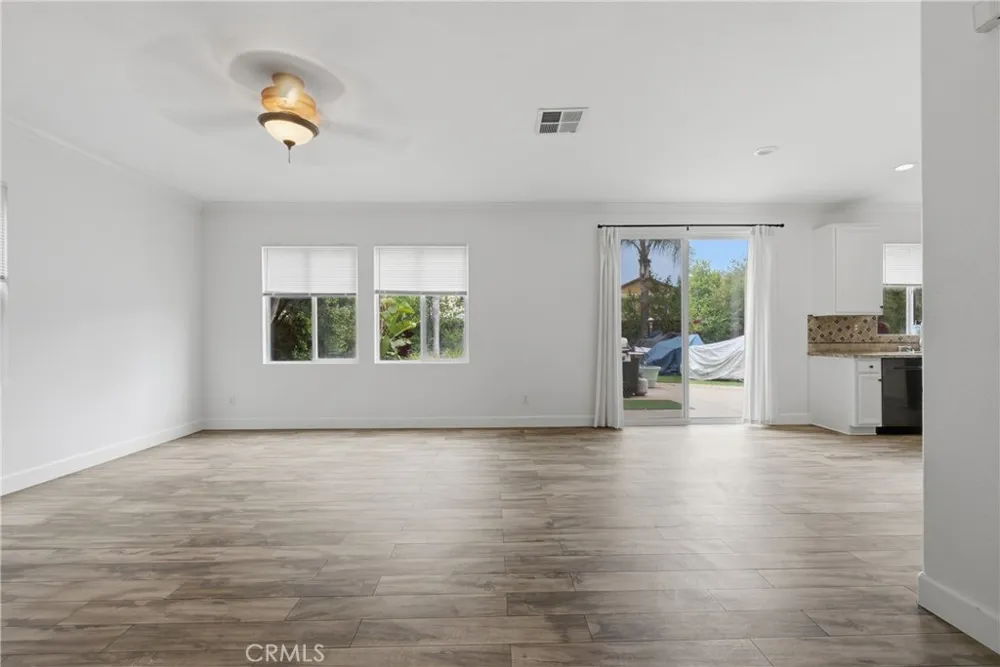 2180 Stonewood Mentone, CA 92359