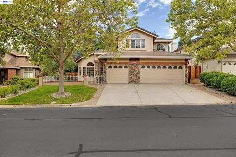 3825 Sheffield Cir