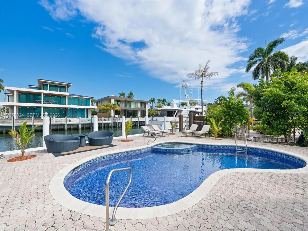 2301 E Las Olas Blvd Fort Lauderdale, FL 33301