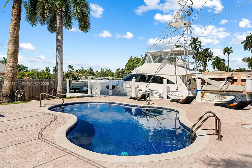 2301 E Las Olas Blvd Fort Lauderdale, FL 33301