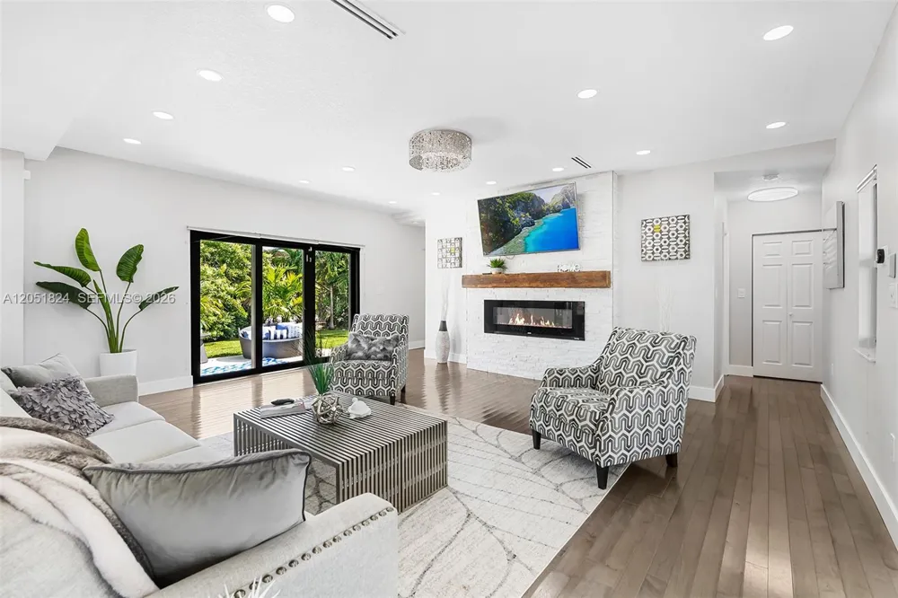 2301 E Las Olas Blvd Fort Lauderdale, FL 33301
