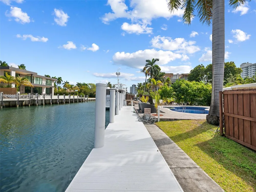 2301 E Las Olas Blvd Fort Lauderdale, FL 33301