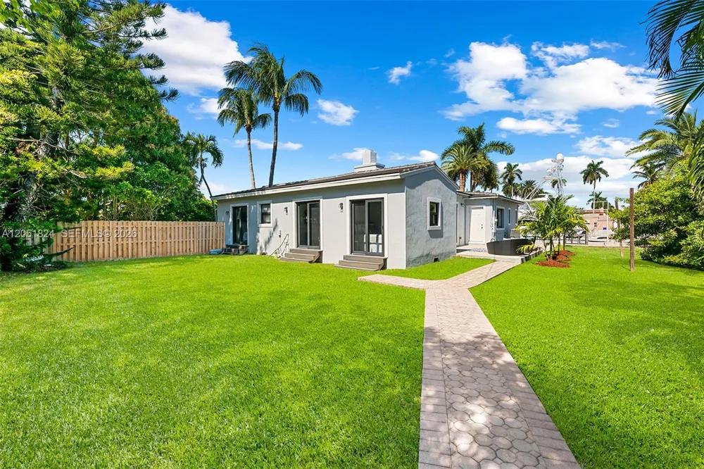 2301 E Las Olas Blvd Fort Lauderdale, FL 33301