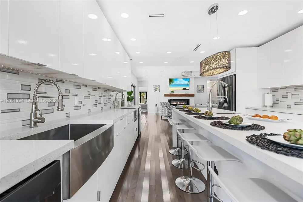 2301 E Las Olas Blvd Fort Lauderdale, FL 33301