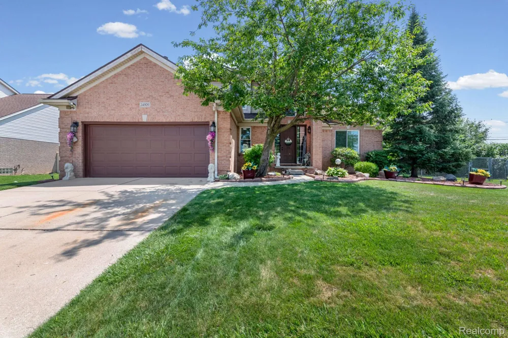 24909 Foxmoor Boulevard Woodhaven City, MI 48183